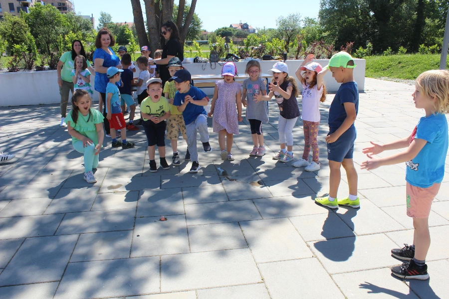 Laboratorij na otvorenom POU radionice „Mali znanstvenici“: „Palčići“  iz DV Dugo Selo u zanimljivoj znanstvenoj misiji