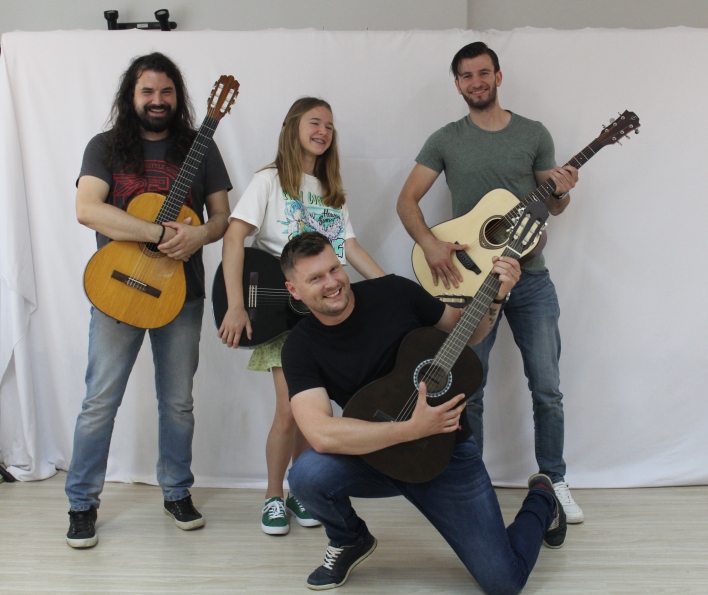 Mali koncert na kraju tečaja gitare u POU Dugo Selo