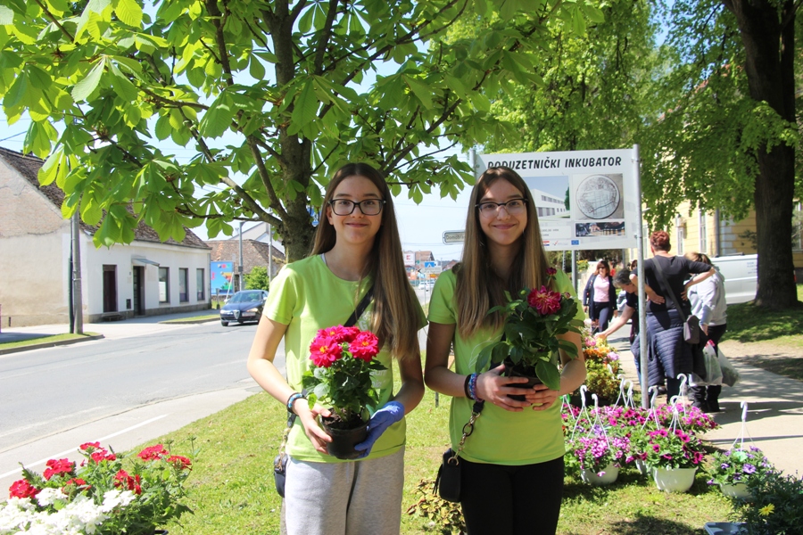 Dugo Selo obilježilo „Dan planeta Zemlje“ manifestacijom „Za planet – drvo i cvijet“