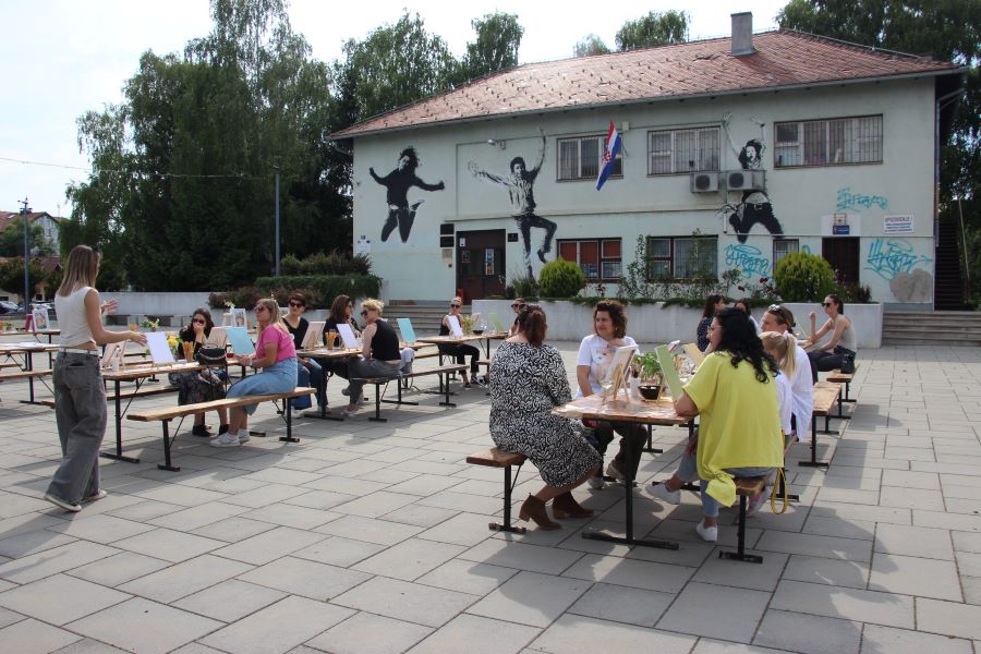 Kreativna sinergija: Umjetnost i enologija na radionici 'Splash and Wine'&quot;